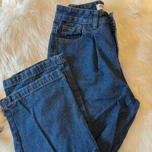 baggy boyfriend jeans; denim jeans.